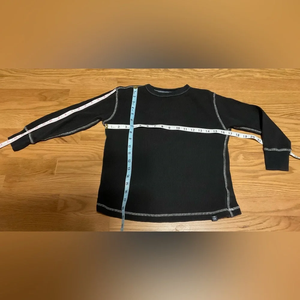Boy’s (Unisex) Waffle Knit Long Sleeve Old Navy T-Shirt. Black w/White Stitching